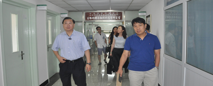 2015年7月30日北京积水潭医院院长田伟教授来访研究所参观交流